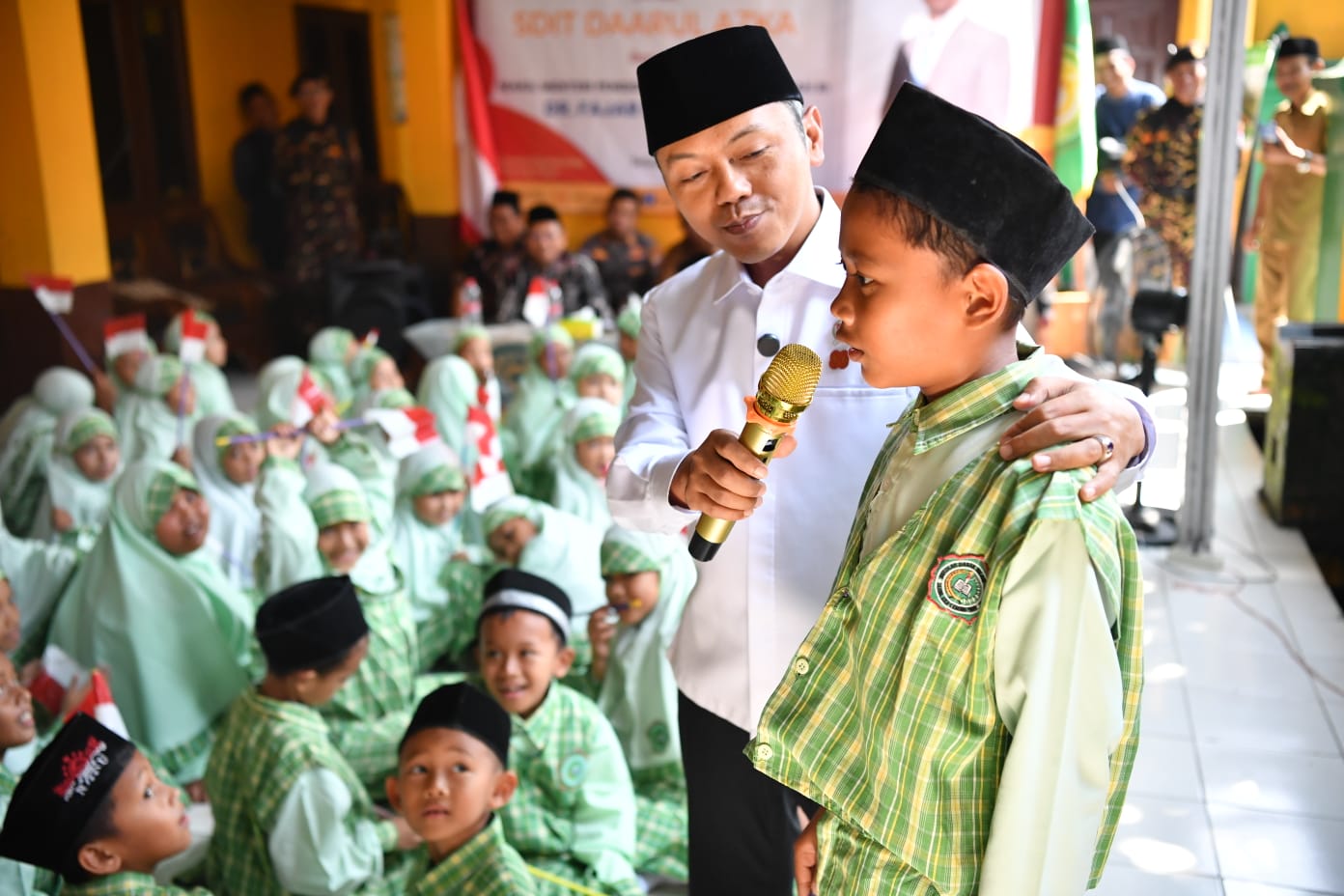 Wamendikdasmen Dorong Pembiasaan Hidup Sehat dan Pembatasan Penggunaan Gawai Wamendikdasmen Dorong Pembiasaan Hidup Sehat dan Pembatasan Penggunaan Gawai