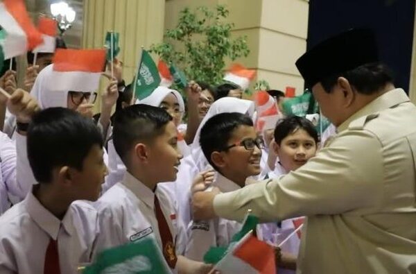 Presiden Tersentuh dengan Testimoni Siswa Sekolah Rakyat Presiden Tersentuh dengan Testimoni Siswa Sekolah Rakyat