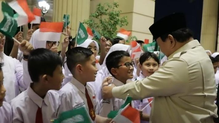 Presiden Tersentuh dengan Testimoni Siswa Sekolah Rakyat Presiden Tersentuh dengan Testimoni Siswa Sekolah Rakyat